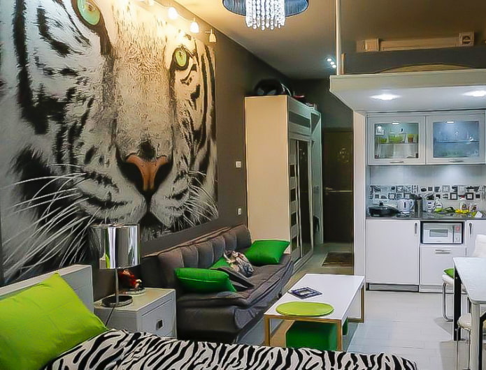 Lupa de papel tapiz con un tigre en la cocina-sala de estar