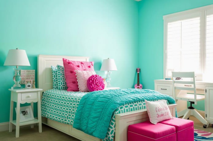 color rosa turquesa a l’habitació infantil