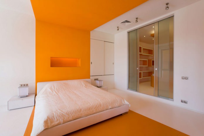 oranssi ja valkoinen makuuhuoneen sisustus