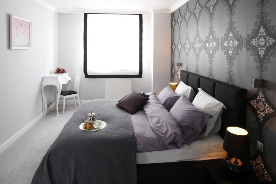 bedroom design with gray wallpaper