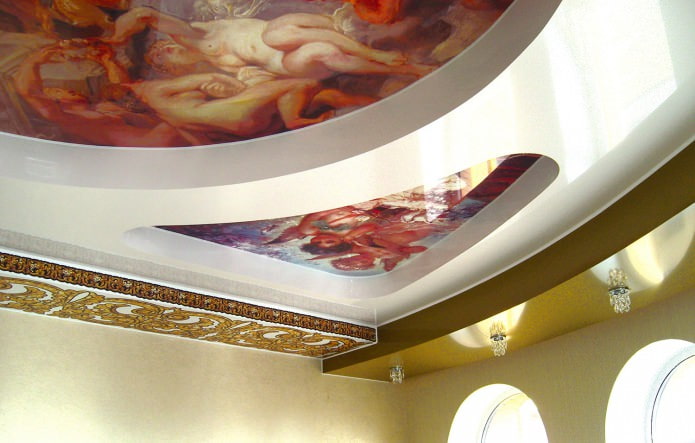 plafond en plaques de plâtre dans la cuisine à différents niveaux