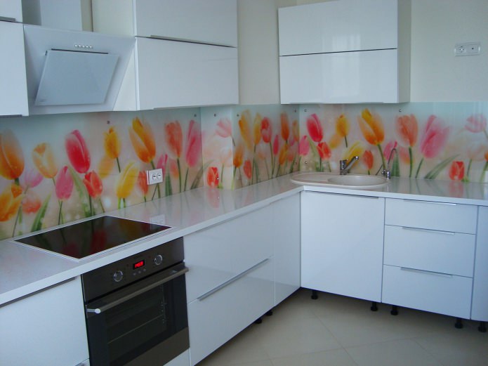 køkken forklæde med tulipaner