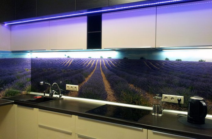 keittiön esiliina laventelilla