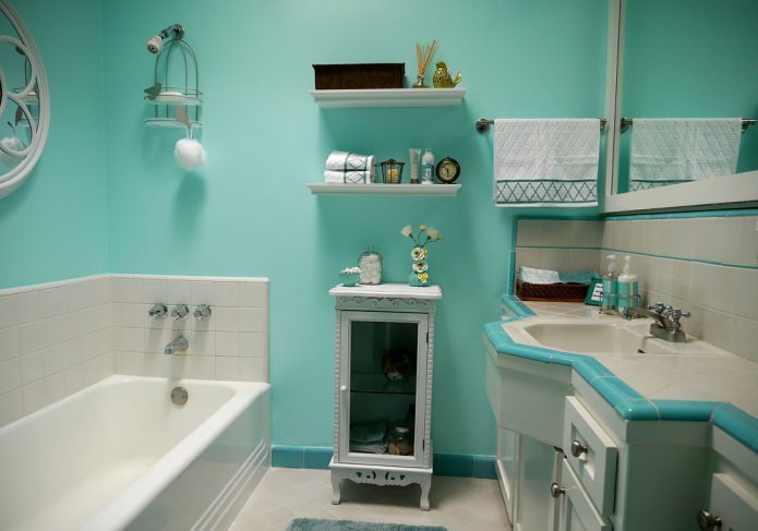 Tiffany farve i badeværelsets interiør