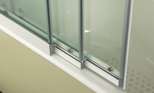 Glass sliding partition para sa isang banyo