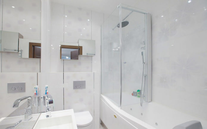 salle de bain blanche dans un style moderne