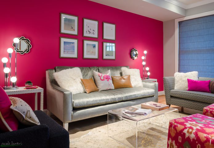 rosa vegg i stuen