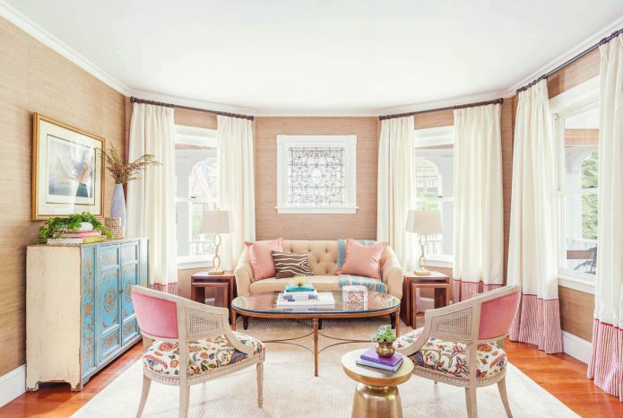 Růžový design obývacího pokoje