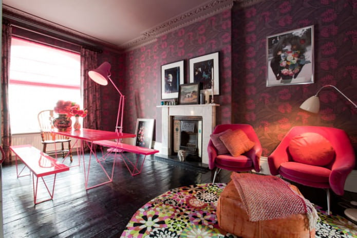 Rožinis gyvenamojo kambario dizainas