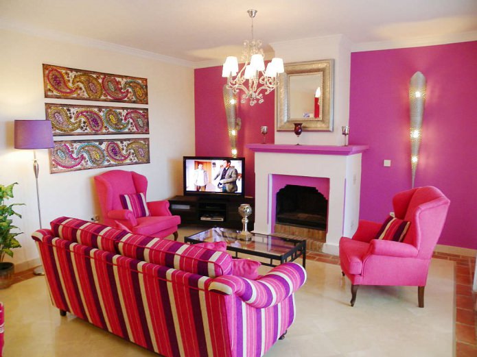Color rosat a la sala d’estar