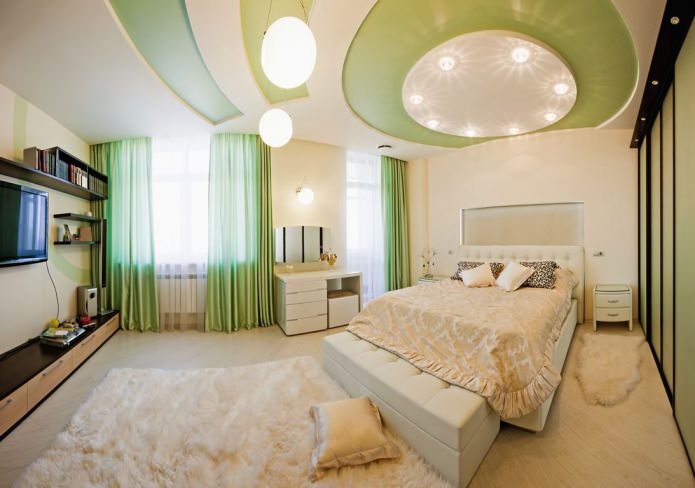 plafond suspendu à deux niveaux dans la chambre en blanc et vert