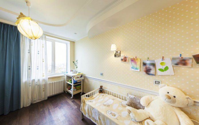 beige wallpaper sa isang nursery