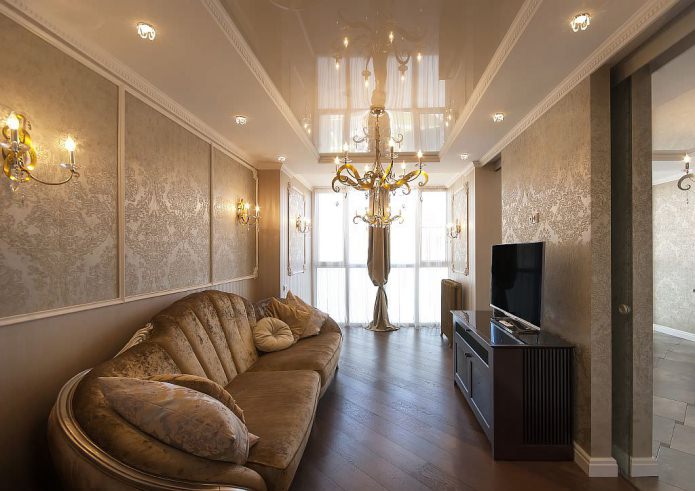 conception d'un plafond tendu dans le salon dans un style classique