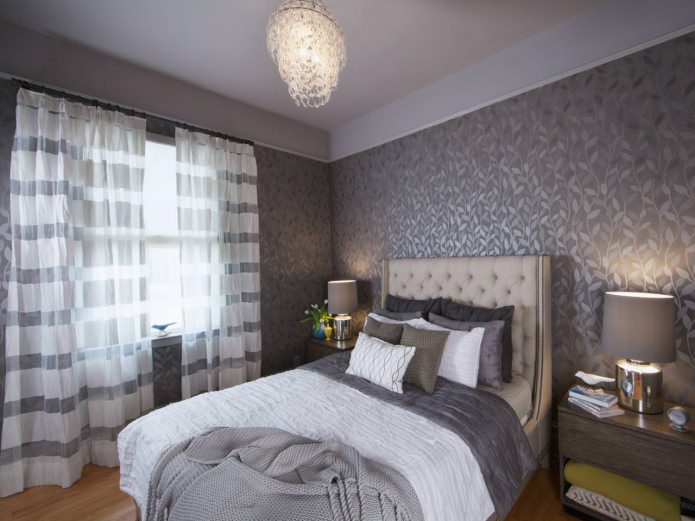 gri duvar kağıdı ile yatak odası tasarımı