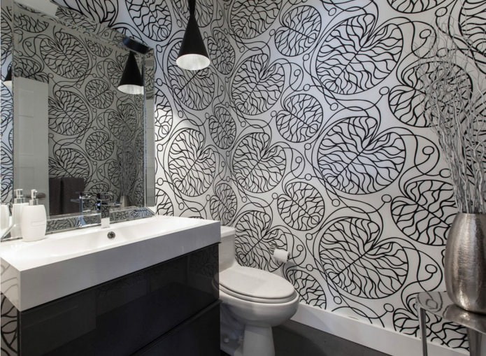 Papier peint autocollant avec un motif noir et blanc dans la salle de bain