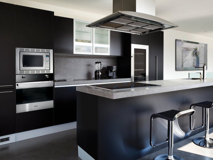 conception d'une cuisine moderne avec un ensemble noir