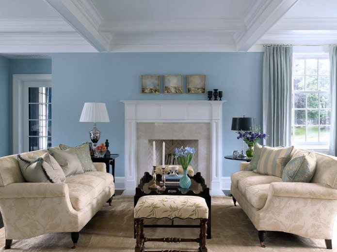Beige og blå stue interiør