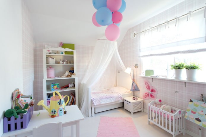 Interiér ložnice pro dívky ve věku 3-5 let