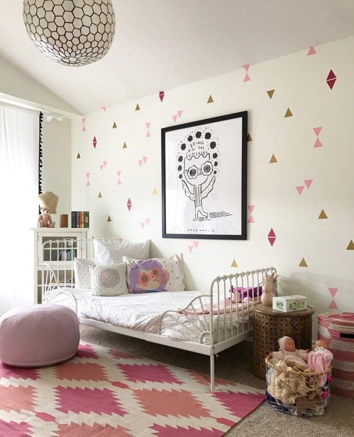 dekorace ložnice pro dívku