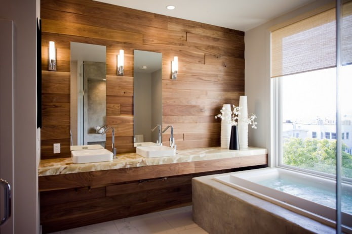 dekorace dřevěné stěny v koupelně