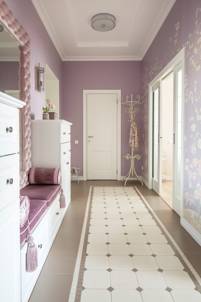 couloir classique aux couleurs lilas
