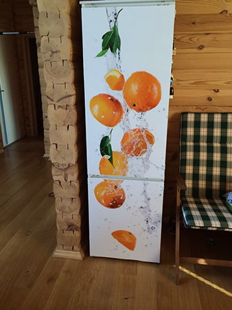 giấy dán tường với trái cây trên tủ lạnh