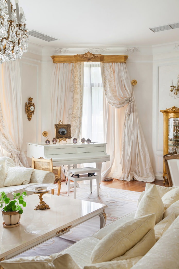 rideaux de style classique dans le salon
