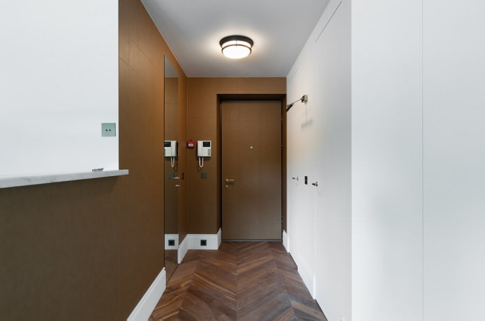 papier peint brun minimalisme dans le couloir