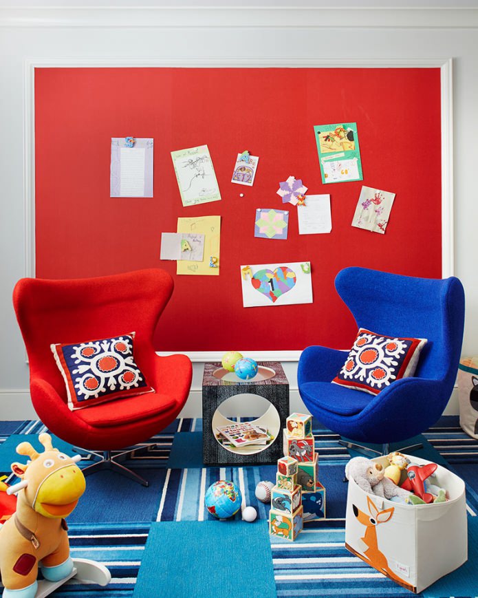 quarto infantil vermelho-azul