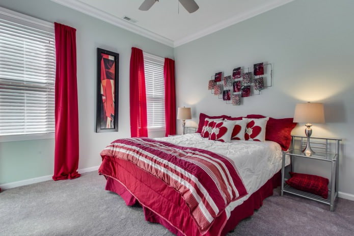 червен текстил в спалнята
