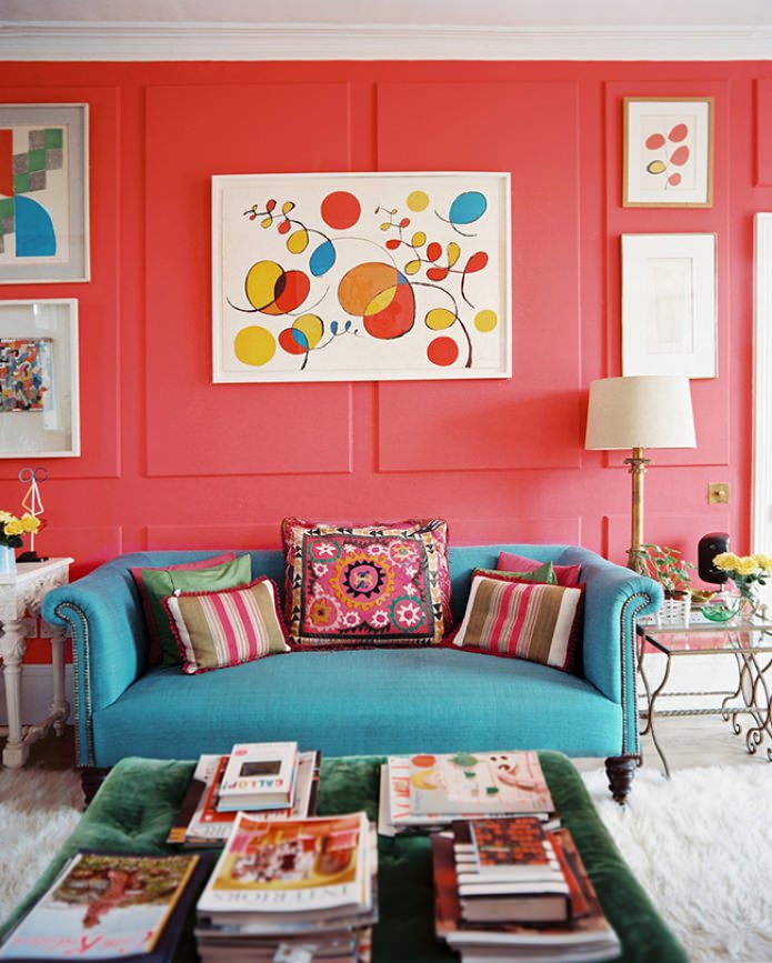 ruang tamu berwarna merah turquoise