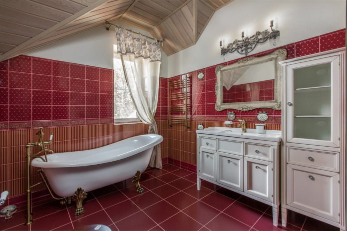 banheiro no sótão vermelho