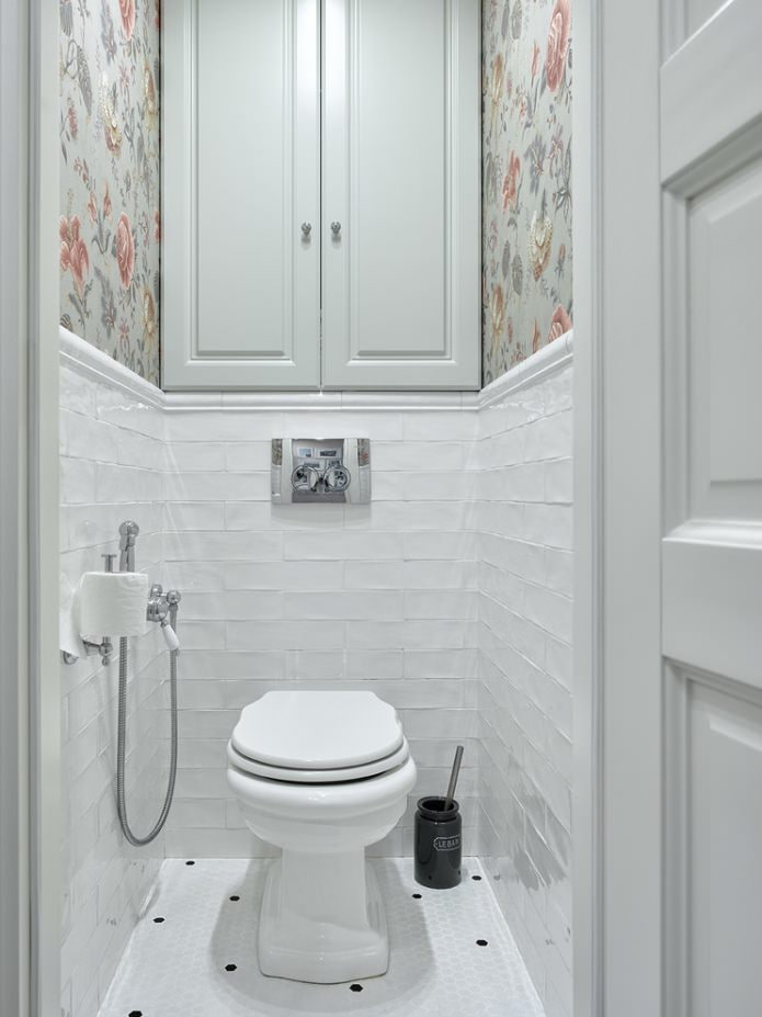 Interior de banheiro estilo provençal