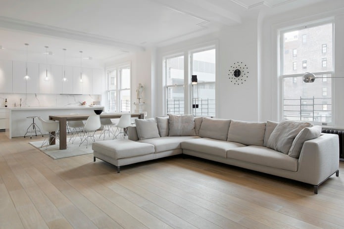 laminado claro y muebles de color gris claro