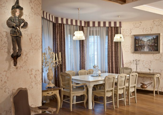 Yemek odasında İtalyan klasik stili