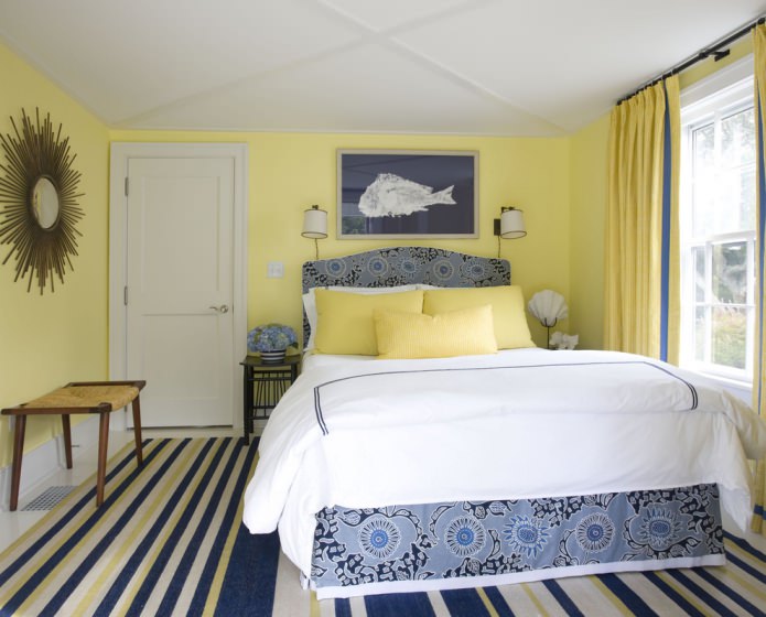 keltainen ja sininen makuuhuone pastellisävyissä