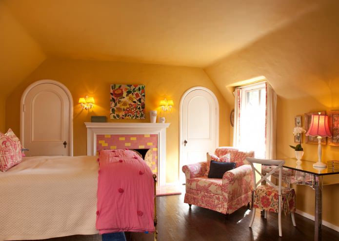  yellow nursery in the attic with pink textile