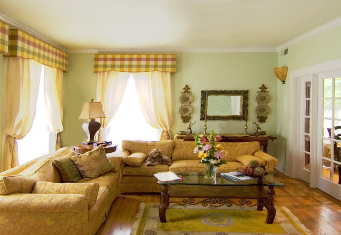 Chartreuse Teppich mit gelbem Tüll und Sofa