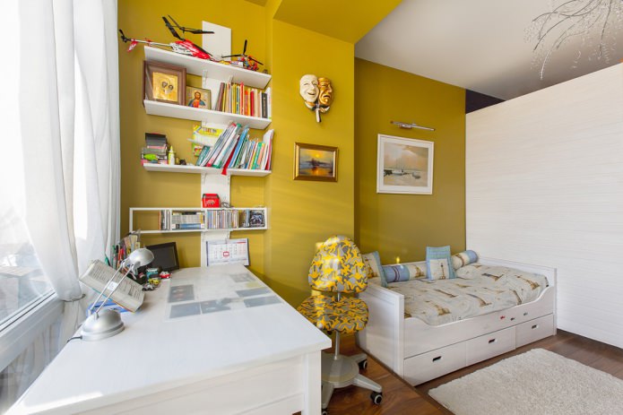 žuti zid u dječjoj sobi