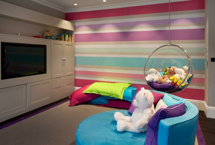 intérieur multicolore à rayures dans un style moderne