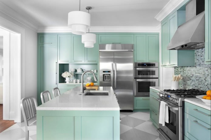 mėtų spalvos modernios salos virtuvės interjeras