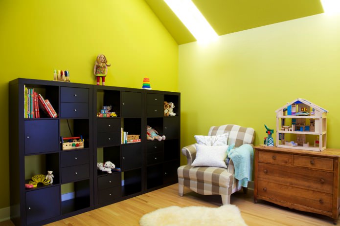 קירות ירוקים בהירים בחדר הילדים