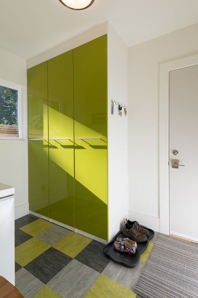 armoire avec façades vert clair