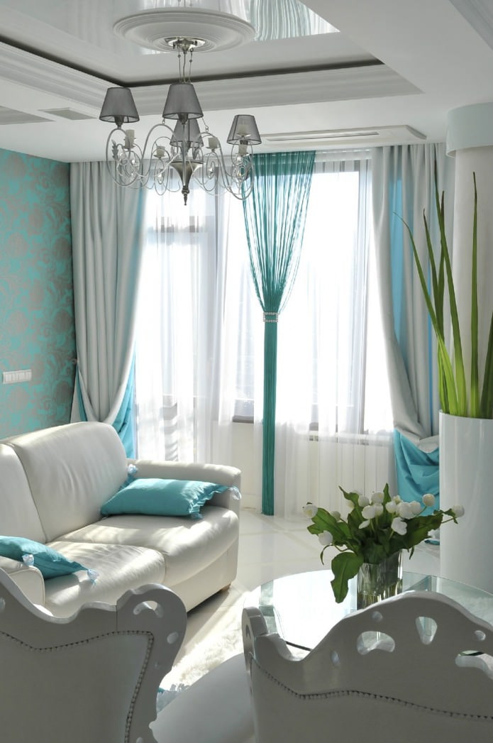 Tyrkysově bílý obývací pokoj