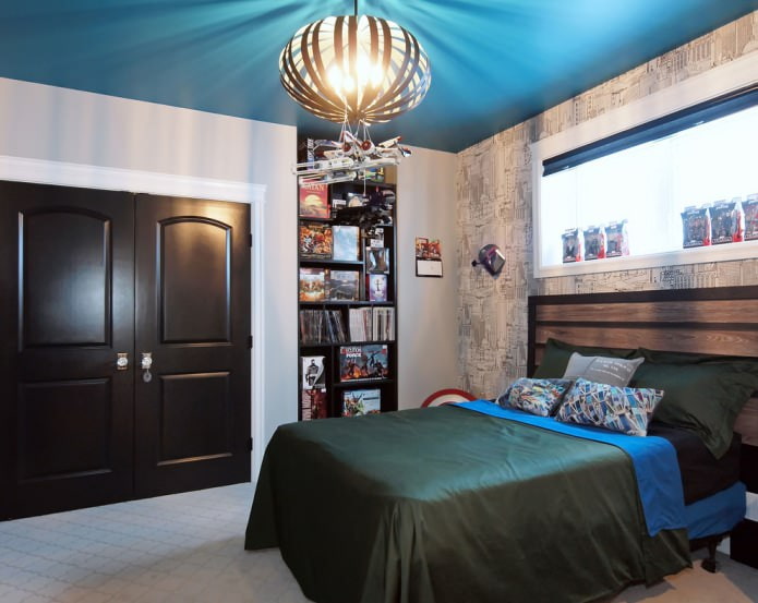 soffitto blu in camera da letto