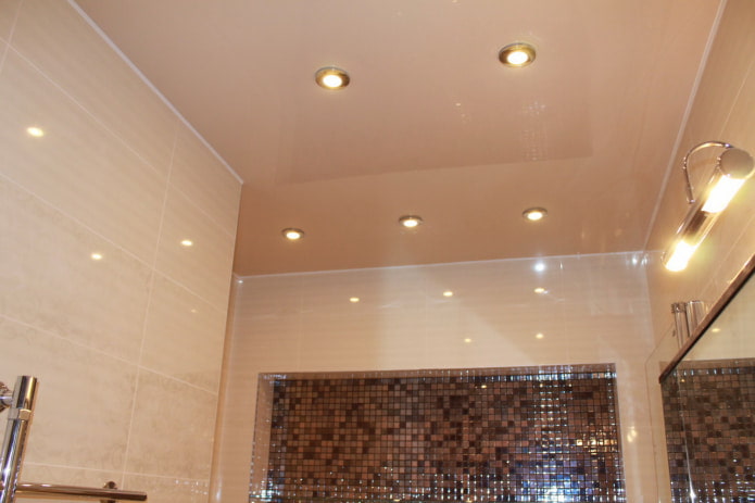 plafond de salle de bain beige