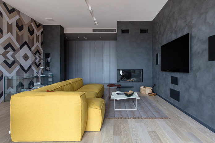 gul sofa i stuen