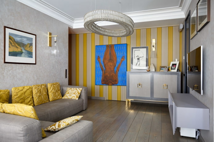 Žlto-šedá tapeta v obývacej izbe
