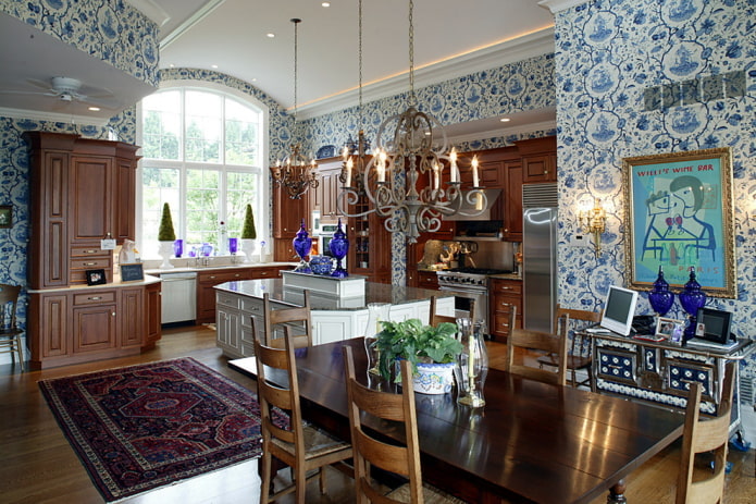 бијеле и плаве тапете у кухињи