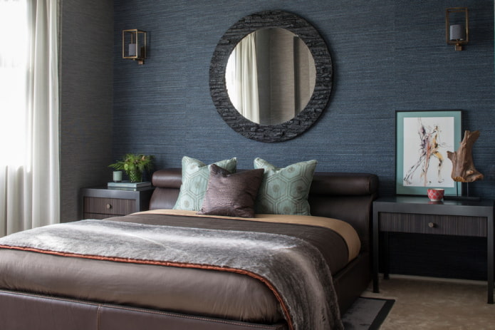 חדר שינה עם טפט כחול רגיל